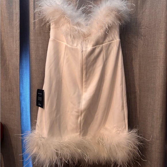 White Faux Fur Trim lulus dress - Picture 4 of 4